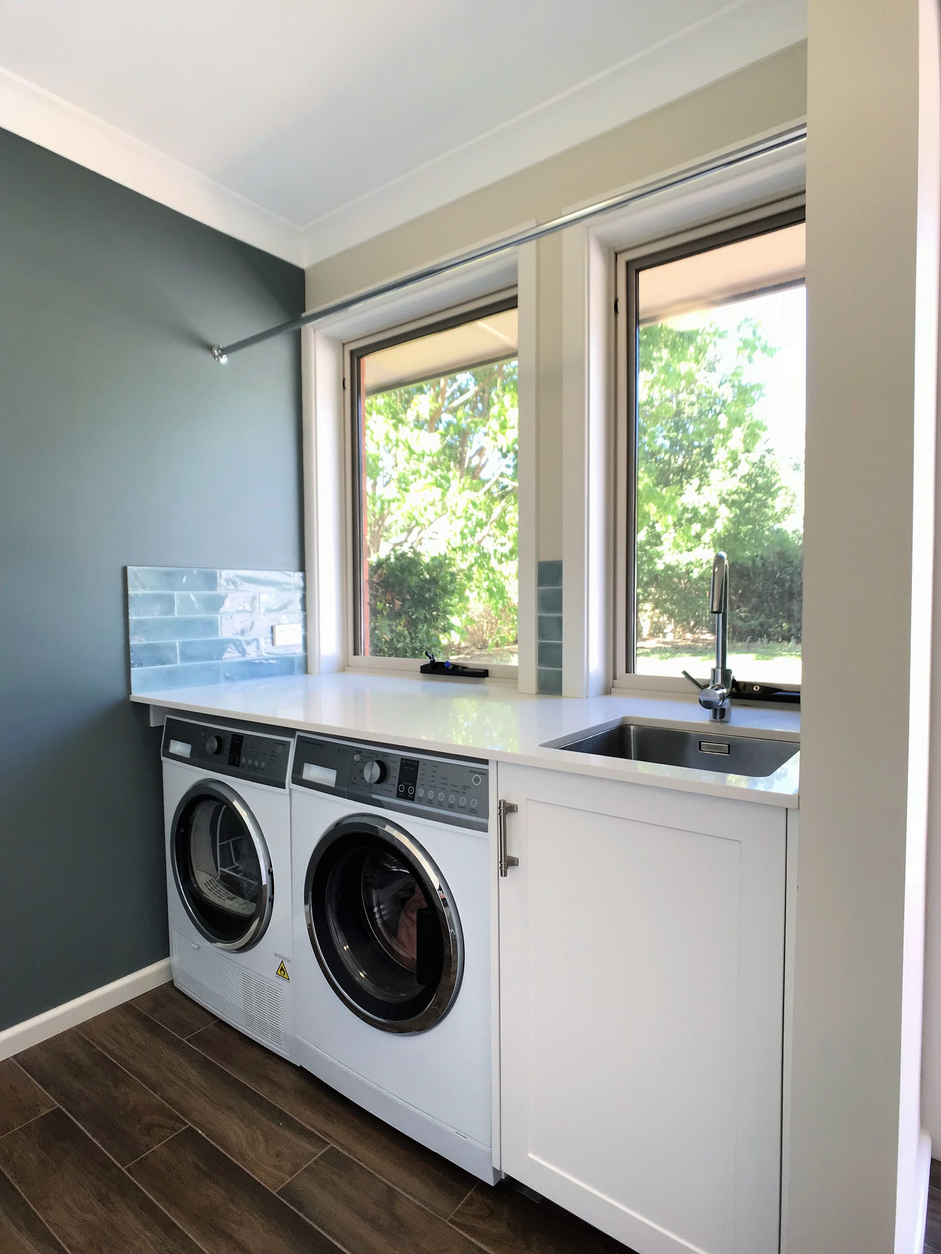 Laundry With Hanging Rail